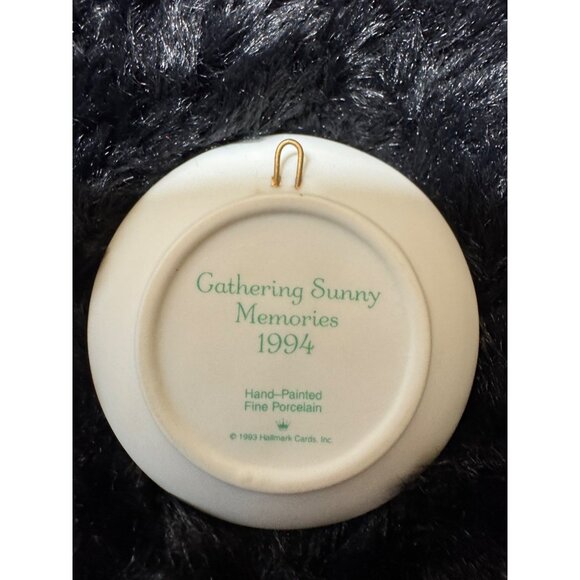 1994 Hallmark Keepsake Collectors Plate "Gathering Sunny Memories" Hand-Painted - Picture 3 of 6